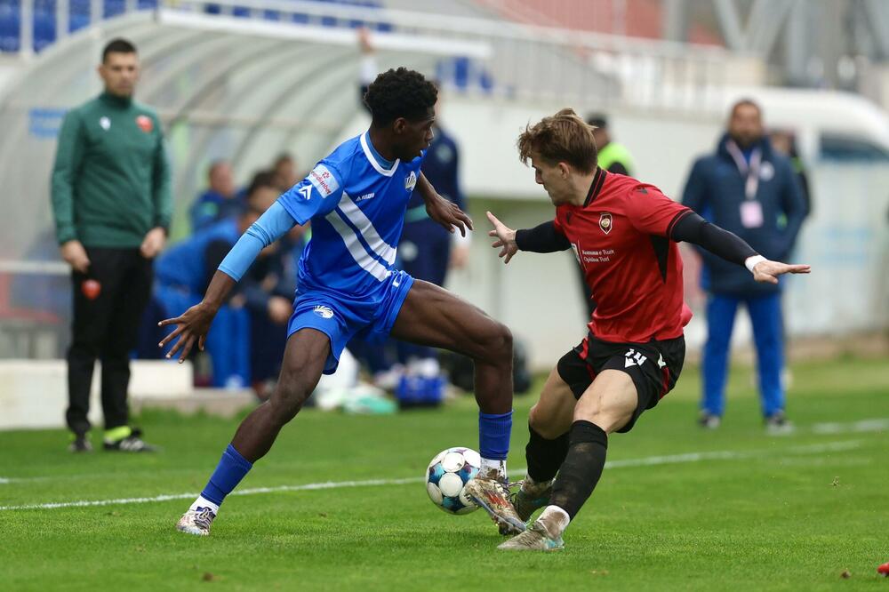 <p>Tuzani se revanširali lideru prvenstva za nedjeljni poraz kraj Bistrice i slavili kod kuće sa 2:1, golovima Braunovića i Pavlićevića. Vukčević u nadoknadi samo ublažio poraz Sutjeske</p>