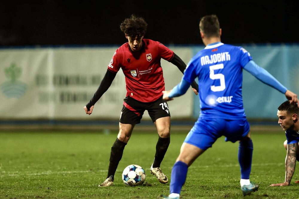 <p>Tuzani se revanširali lideru prvenstva za nedjeljni poraz kraj Bistrice i slavili kod kuće sa 2:1, golovima Braunovića i Pavlićevića. Vukčević u nadoknadi samo ublažio poraz Sutjeske</p>