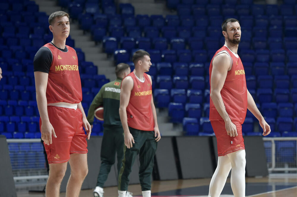<p>Košarkaška reprezentacija Crne Gore počinje kvalifikacije za Svjetsko prvenstvo, a večeras u “Mtel dvorani Morača” (18) dočekuje Portugal</p>