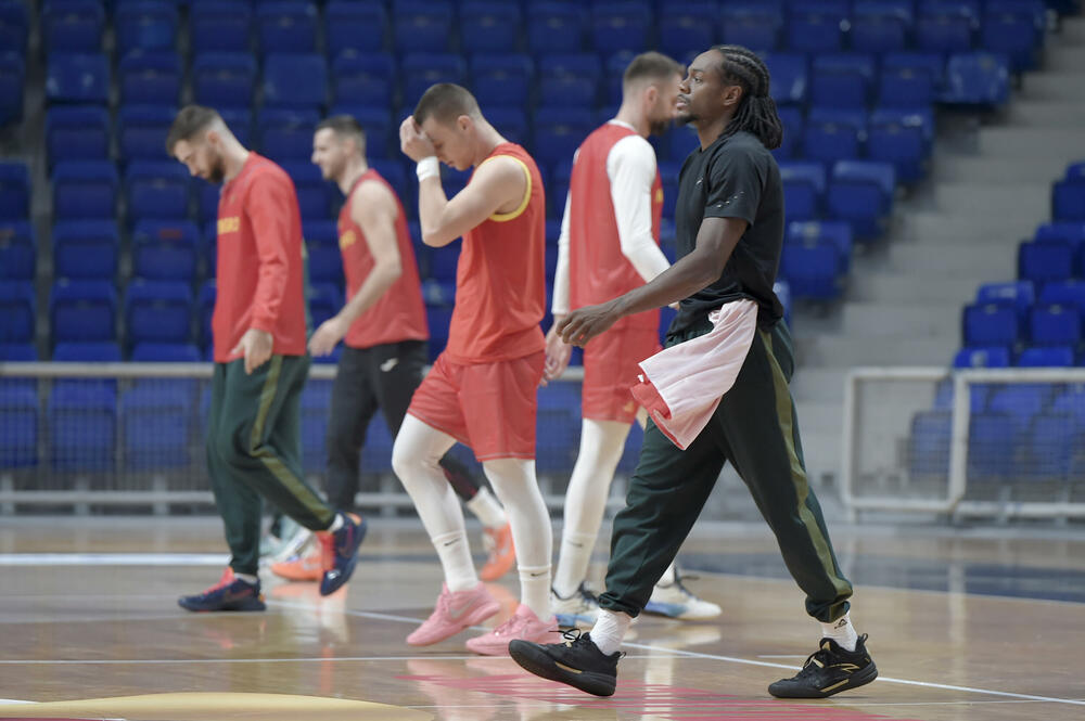<p>Košarkaška reprezentacija Crne Gore počinje kvalifikacije za Svjetsko prvenstvo, a večeras u “Mtel dvorani Morača” (18) dočekuje Portugal</p>