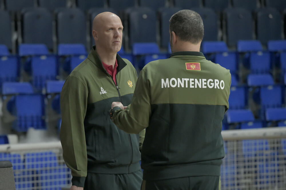 <p>Košarkaška reprezentacija Crne Gore počinje kvalifikacije za Svjetsko prvenstvo, a večeras u “Mtel dvorani Morača” (18) dočekuje Portugal</p>