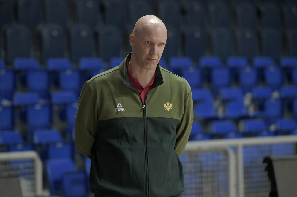 <p>Košarkaška reprezentacija Crne Gore počinje kvalifikacije za Svjetsko prvenstvo, a večeras u “Mtel dvorani Morača” (18) dočekuje Portugal</p>