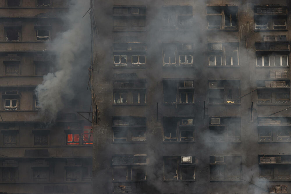 <p>"Imamo razloga da vjerujemo da su odgovorna lica u kompaniji bila krajnje nemarna, što je dovelo do ove nesreće i omogućilo da se požar nekontrolisano proširi, sa teškim posljedicama po ljude", rekla je Ajlin Čang, superintendantkinja hongkonške policije</p>