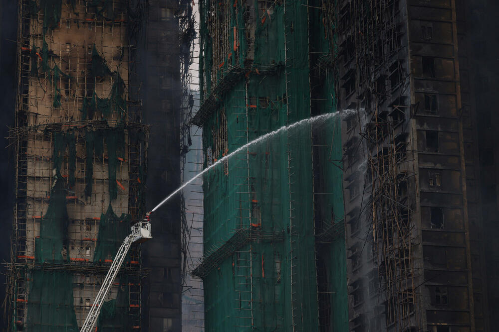 <p>"Imamo razloga da vjerujemo da su odgovorna lica u kompaniji bila krajnje nemarna, što je dovelo do ove nesreće i omogućilo da se požar nekontrolisano proširi, sa teškim posljedicama po ljude", rekla je Ajlin Čang, superintendantkinja hongkonške policije</p>
