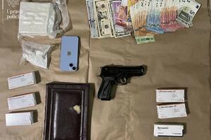 UP: Uhapšen Cetinjanin, pretresom stana pronađen kokain, tablete,...