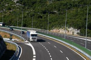 Iseljavaće i duž zadnjeg kraka auto-puta: za dionicu...