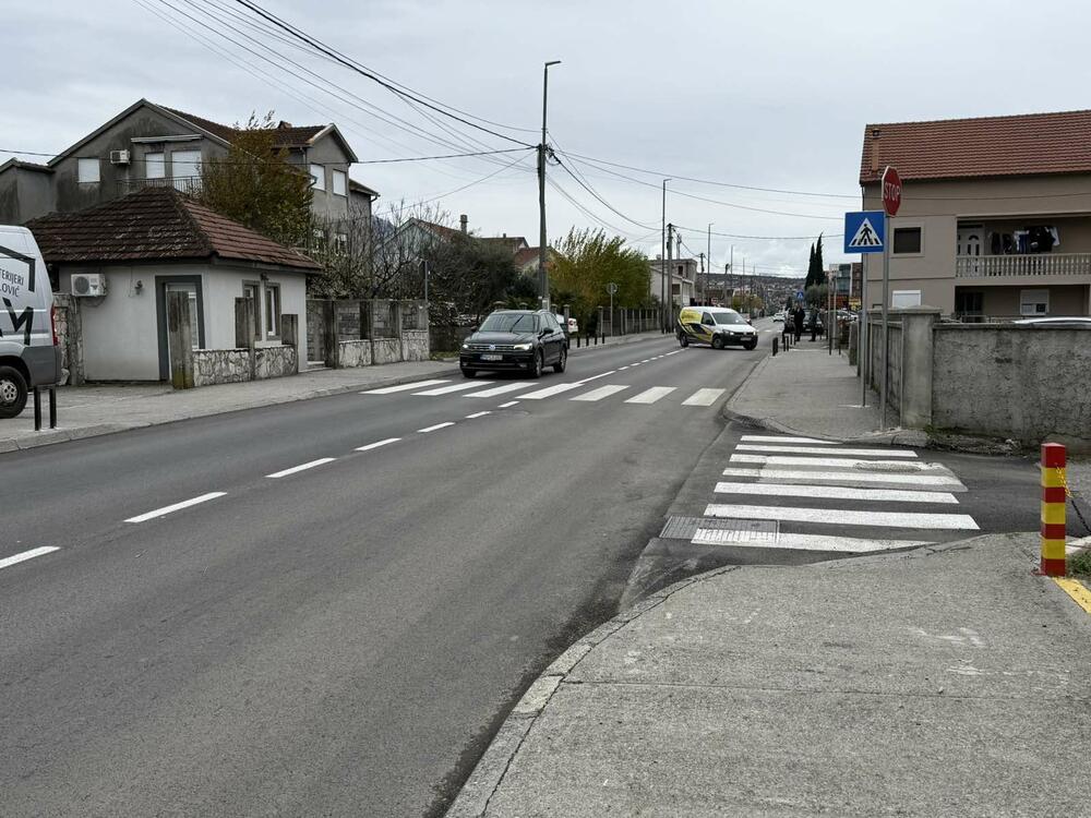 <p>Mujović je rekao i da mu je zadovoljstvo što otvara Ulicu Nikole Tesle, dodajući da su radovi trajali dva i po mjeseca</p>