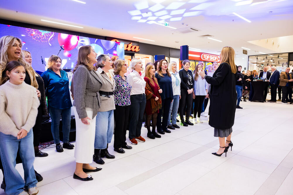 <p>Budvanski Mega Mall proslavio prvu godinu uspješnog rada. Za 365 dana 2.200.000 ulazaka.</p>