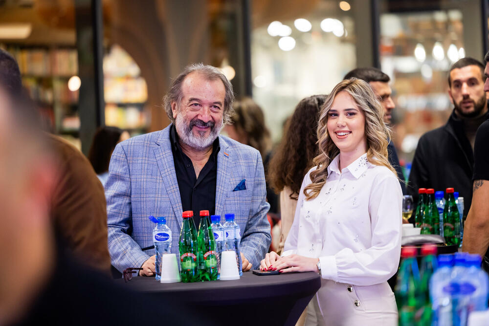 <p>Budvanski Mega Mall proslavio prvu godinu uspješnog rada. Za 365 dana 2.200.000 ulazaka.</p>