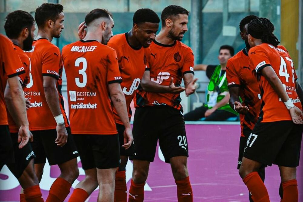 Čađenović (20) sa saigračima, Foto: Hamrun Spartans Football Club