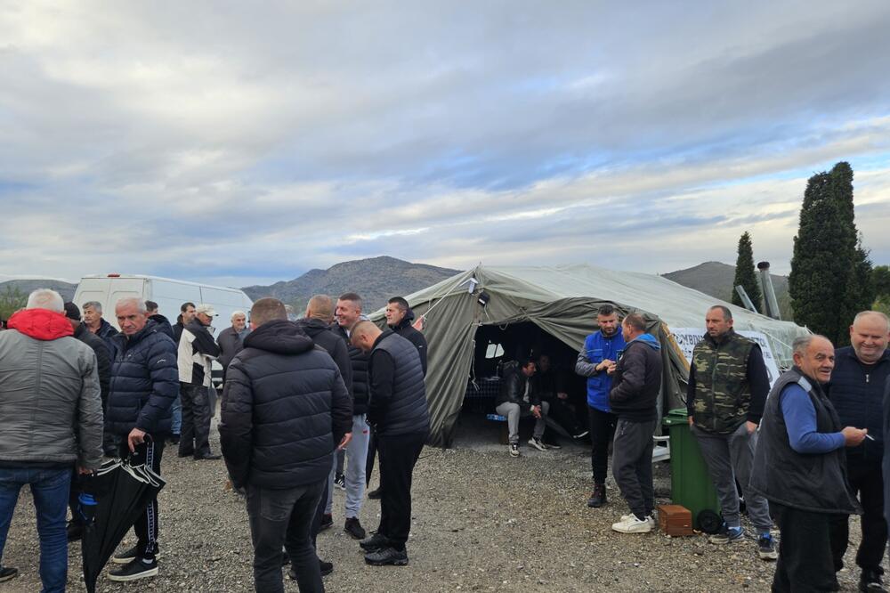 Sa protesta održanog u nedjelju u Botunu, Foto: Tina Popović