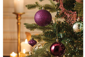 Ukrasite sve oko vas: novogodišnji ukrasi na popustu u Okovu