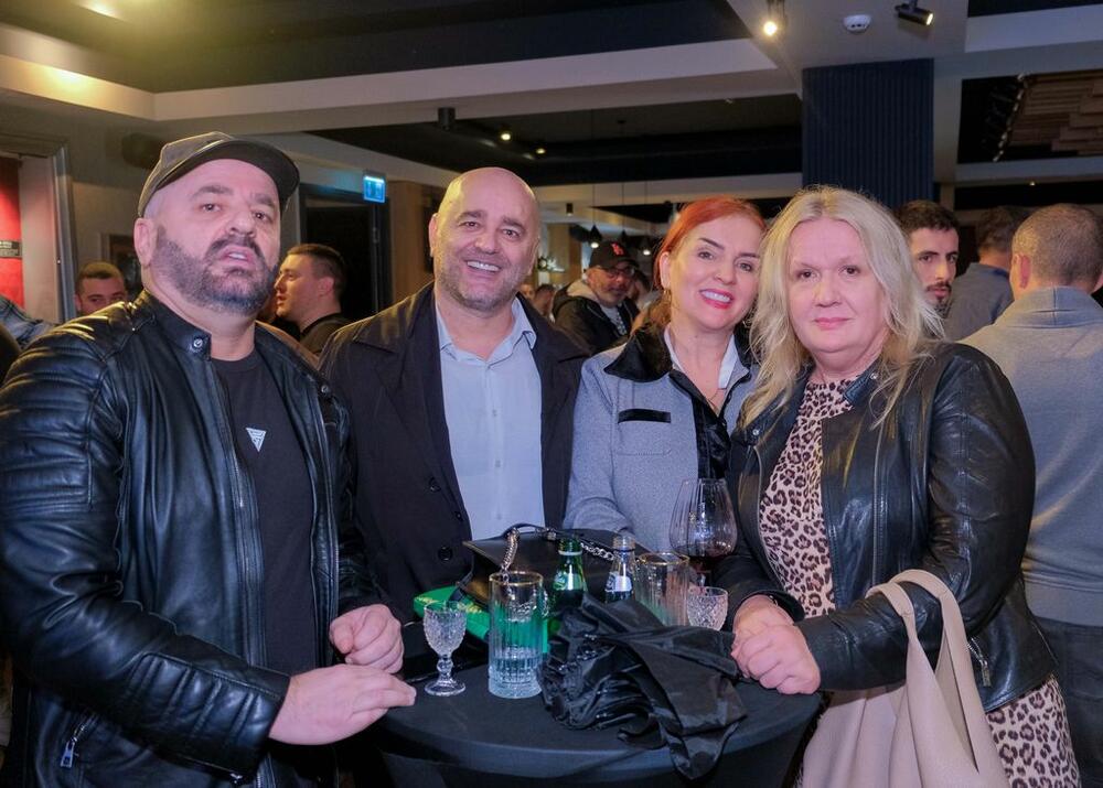 <p>Kompanija <strong>Vezuv Volcano</strong> organizovala je svečani koktel povodom zvaničnog završetka još jedne izuzetno uspješne, šampionske trkačke sezone talentovanog automobiliste <strong>Filipa Kunčera</strong>, čiji je takmičarski ciklus trajao od aprila do novembra. Ovo je druga uzastopna godina u kojoj je Vezuv Volcano generalni sponzor mladog crnogorskog vozača, a događaj je okupio sponzore, medije, prijatelje i sportsku zajednicu koja je Filipa pratila kroz svih sedam mjeseci sezonskih izazova.</p>