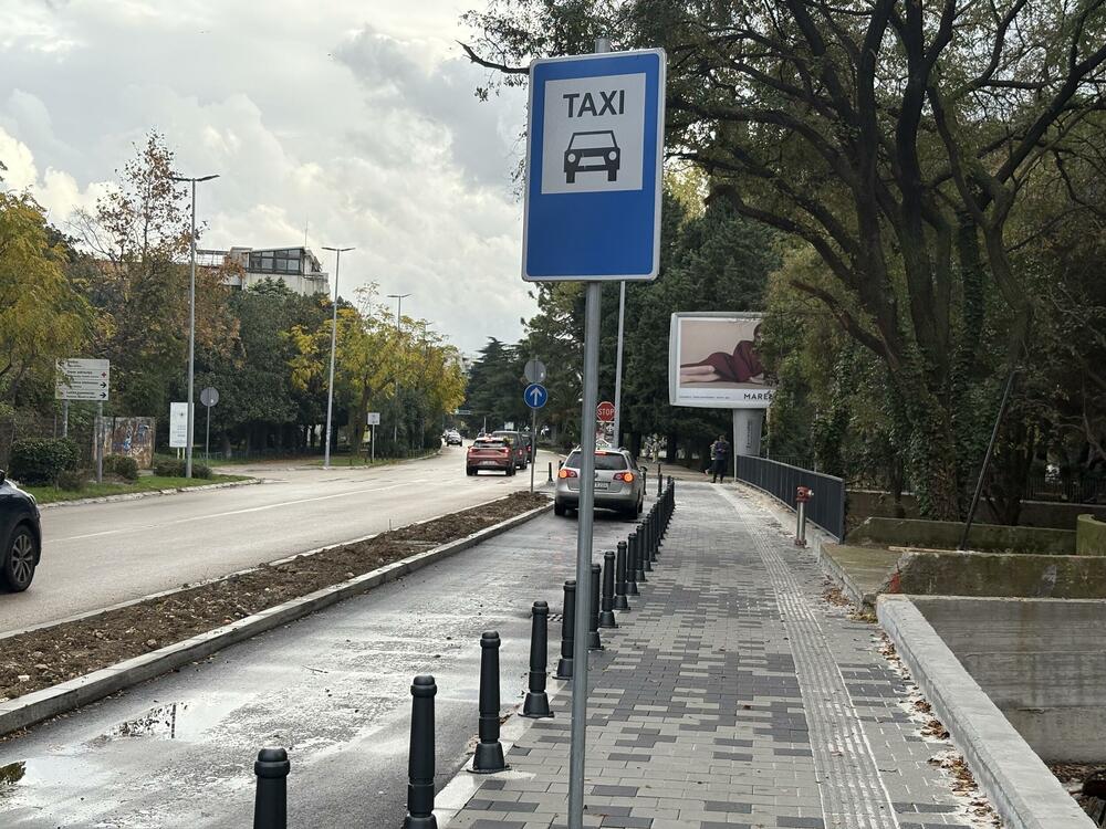 Pješačke staze i taksi stajalište