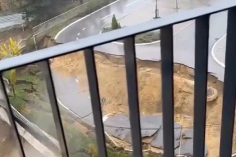 Obrušavanje puta i zemlje u Kragujevcu do kojeg je došlo u petak, Foto: Screenshot