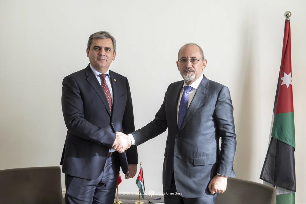 <p>Usvojen Pakt za Mediteran, novi strateški okvir za produbljivanje euro–mediteranskog partnerstva i zajednički odgovor na bezbjednosne, ekonomske i klimatske izazove</p>