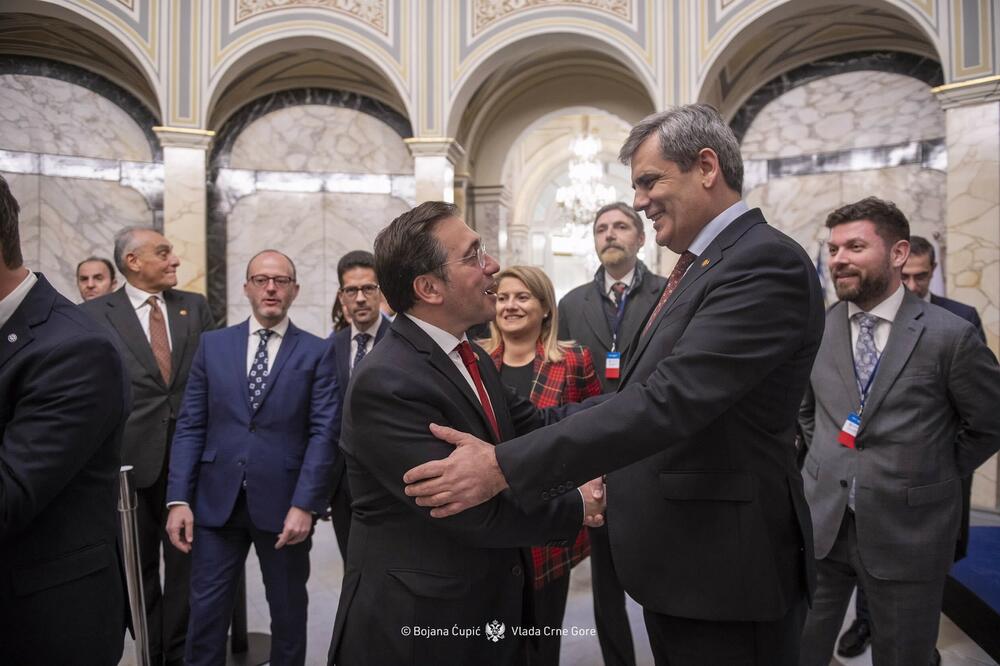 <p>Usvojen Pakt za Mediteran, novi strateški okvir za produbljivanje euro–mediteranskog partnerstva i zajednički odgovor na bezbjednosne, ekonomske i klimatske izazove</p>