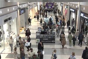 Crni petak u Podgorici i redovi od ranog jutra: Jedni zadovoljni...