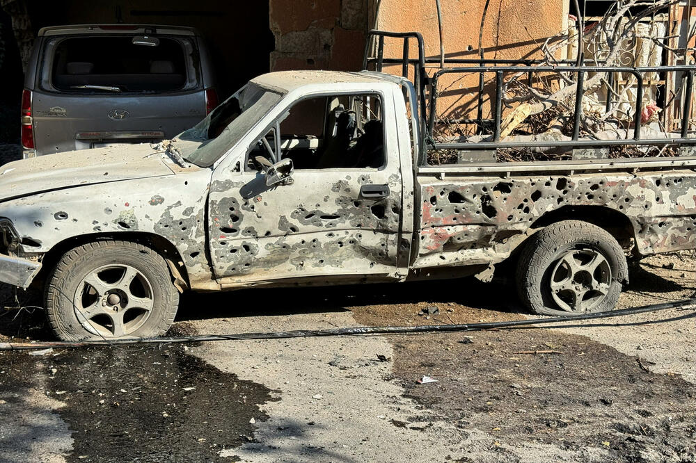 Uništeno vozilo u selu gdje su izraelske snage izvršile raciju, Foto: REUTERS