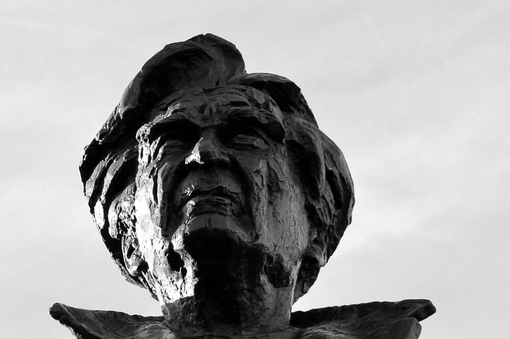 Spomenik Emilu Sioranu, Foto: Shutterstock