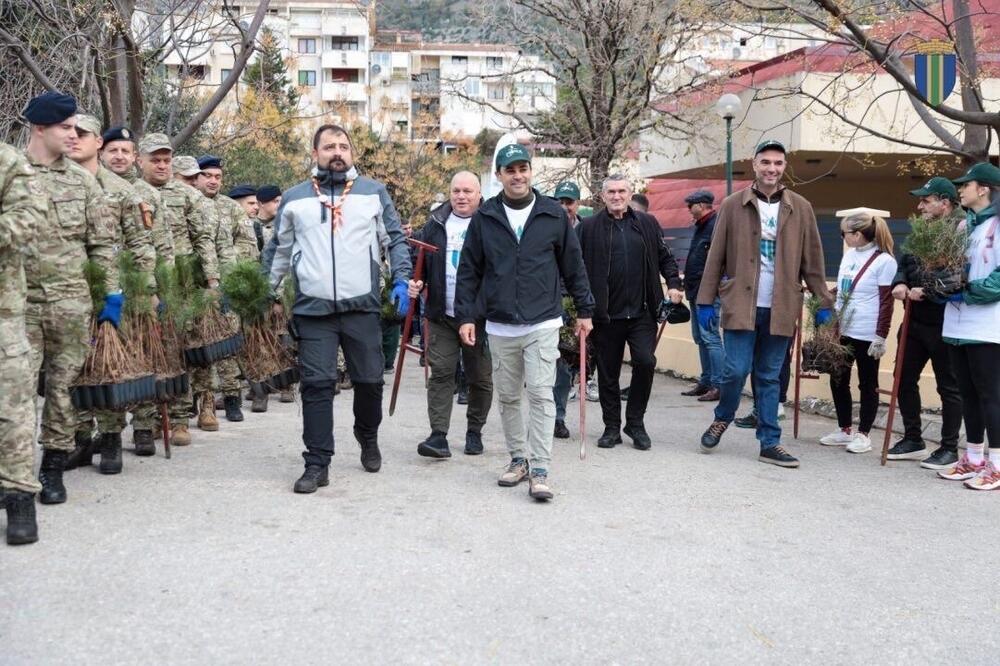 <p>Akcija sadnje na Golom brdu nastavlja se i 30. novembra, uz očekivanje da će njenim završetkom na ovom lokalitetu samo tokom novembra biti zasađeno oko 25 hiljada sadnica</p>