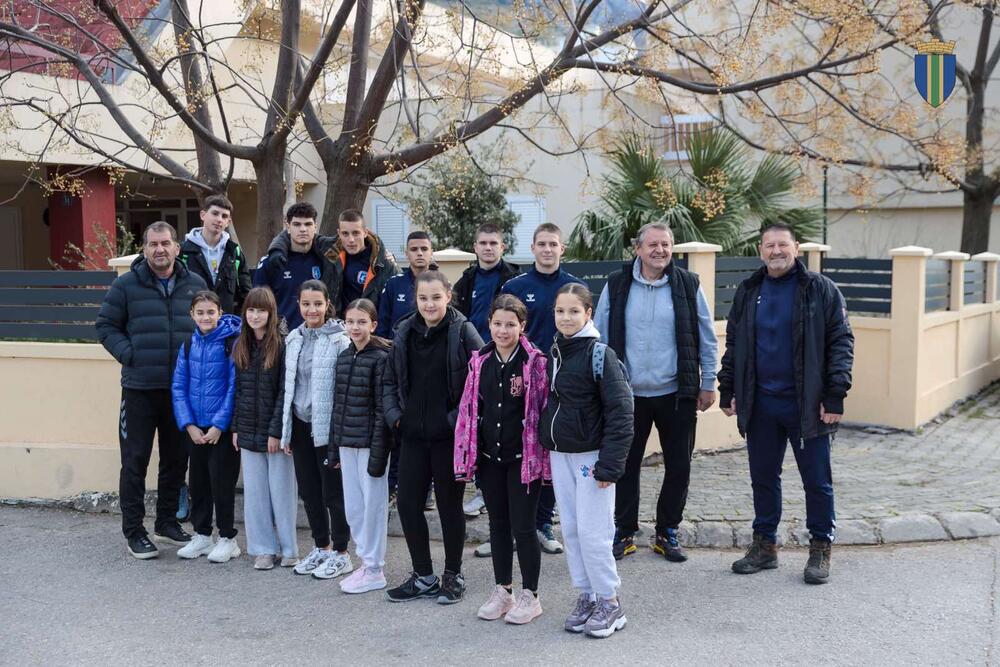 <p>Akcija sadnje na Golom brdu nastavlja se i 30. novembra, uz očekivanje da će njenim završetkom na ovom lokalitetu samo tokom novembra biti zasađeno oko 25 hiljada sadnica</p>