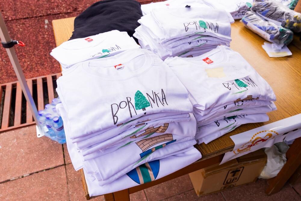 <p>Akcija sadnje na Golom brdu nastavlja se i 30. novembra, uz očekivanje da će njenim završetkom na ovom lokalitetu samo tokom novembra biti zasađeno oko 25 hiljada sadnica</p>