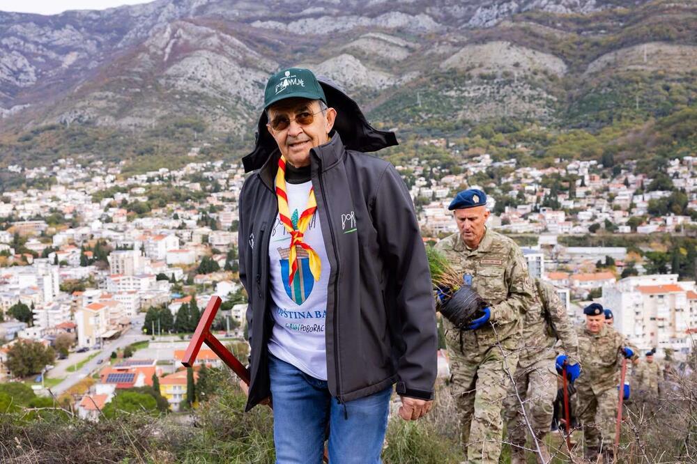 <p>Akcija sadnje na Golom brdu nastavlja se i 30. novembra, uz očekivanje da će njenim završetkom na ovom lokalitetu samo tokom novembra biti zasađeno oko 25 hiljada sadnica</p>