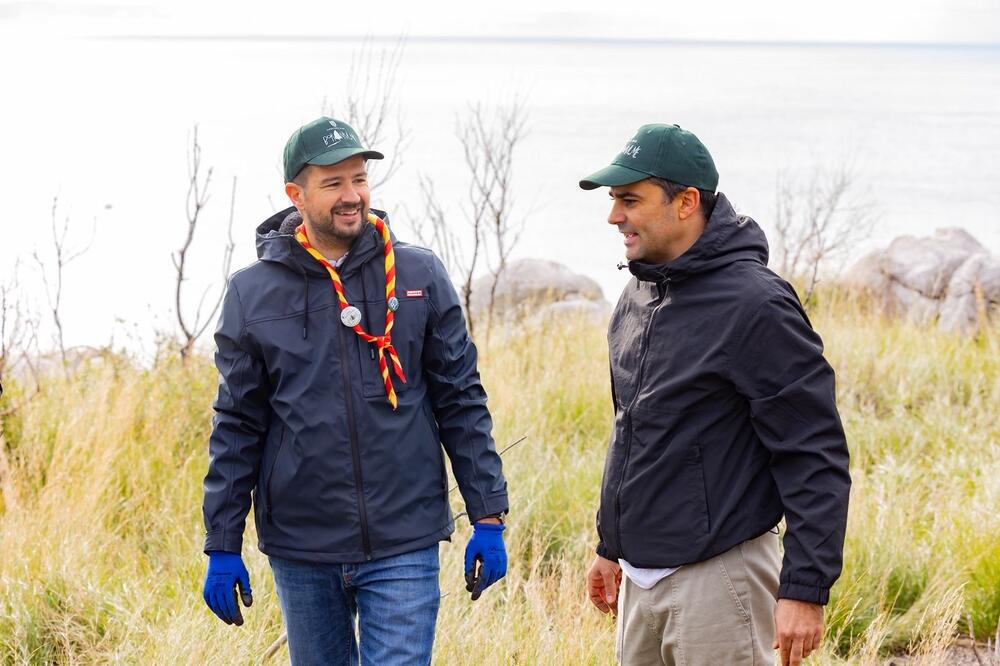 <p>Akcija sadnje na Golom brdu nastavlja se i 30. novembra, uz očekivanje da će njenim završetkom na ovom lokalitetu samo tokom novembra biti zasađeno oko 25 hiljada sadnica</p>