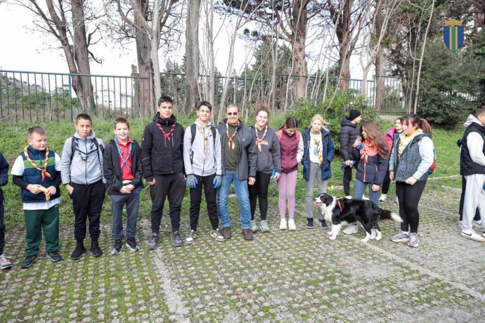 <p>Akcija sadnje na Golom brdu nastavlja se i 30. novembra, uz očekivanje da će njenim završetkom na ovom lokalitetu samo tokom novembra biti zasađeno oko 25 hiljada sadnica</p>