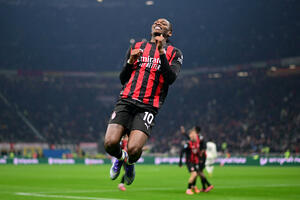 Biće polemika na Apeninina: VAR spasao Pavlovića i Milan protiv...