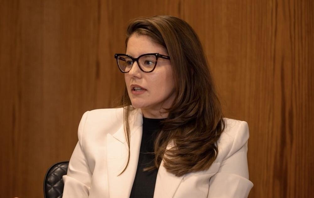 Analiza UZOR: Ženske v črnogorskih političnih novicah prisotne le v 29,6 odstotka primerov