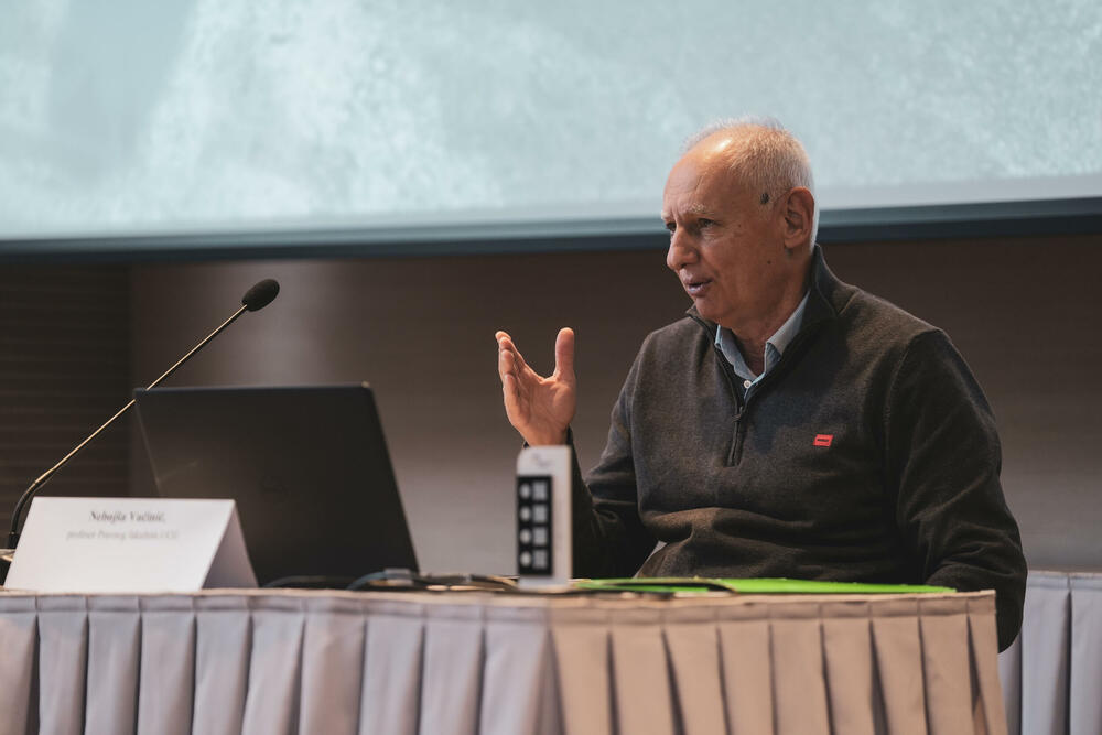 <p>Dr. Sajma Ademović zaključila je da položaj Roma u Crnoj Gori oslikava jaz između deklarativne politike i stvarnog stepena inkluzije</p>