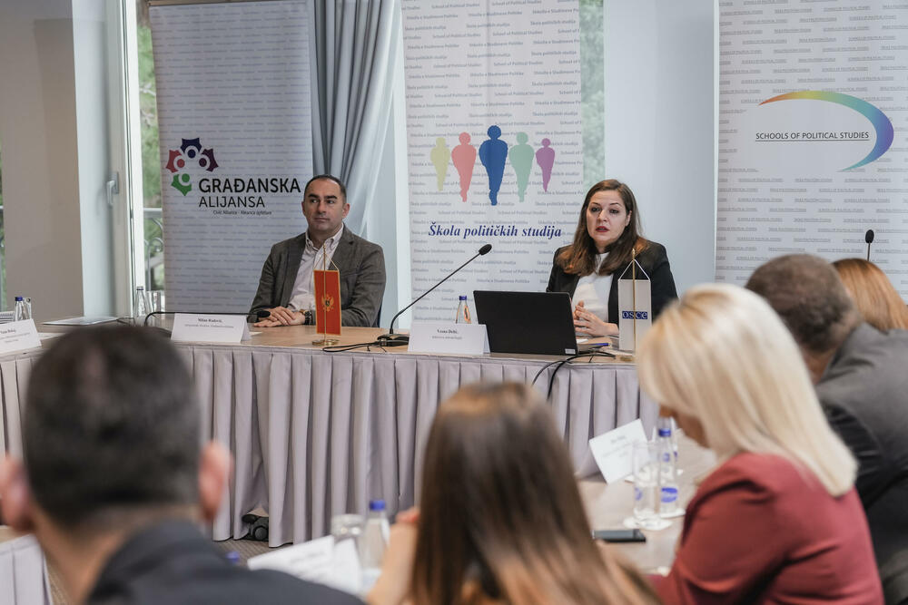 <p>Dr. Sajma Ademović zaključila je da položaj Roma u Crnoj Gori oslikava jaz između deklarativne politike i stvarnog stepena inkluzije</p>