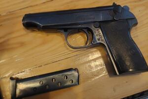 UP: Podgoričanin uhapšen u Siti kvartu, pronađen pištolj sa sedam...