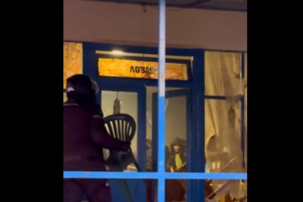 Detalj ispred kafane "Lovac", Foto: https://x.com/agrifblokira