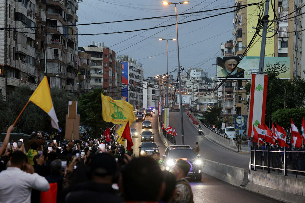 <p>Artiljerija libanske vojske ispalila je 21 počasni topovski plotun, a brodovi usidreni u luci Bejrut oglasili su sirenama u znak proslave</p>
