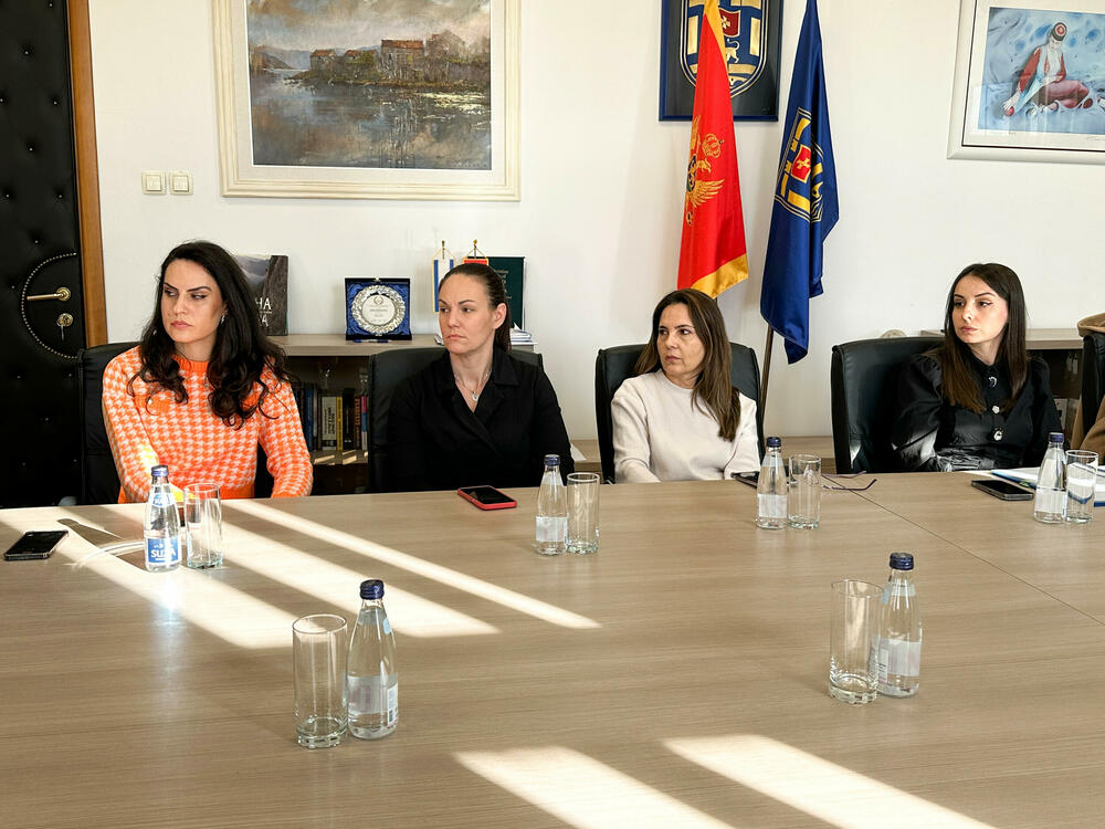 <p>Na konkurs stiglo 11 prijava, komisija odlučila da podrži pet koje su ispunile sve propisane uslove predviđene konkursom</p>