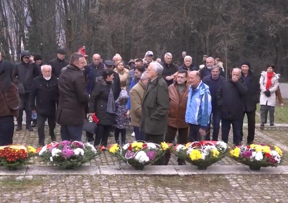 Druga delegacija, polaganje cvijeća na Stražici