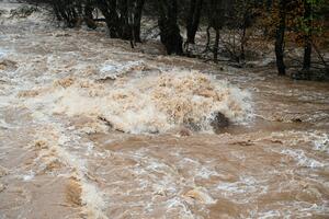 Peru: U klizištu potopljena dva čamca, najmanje 12 ljudi poginulo