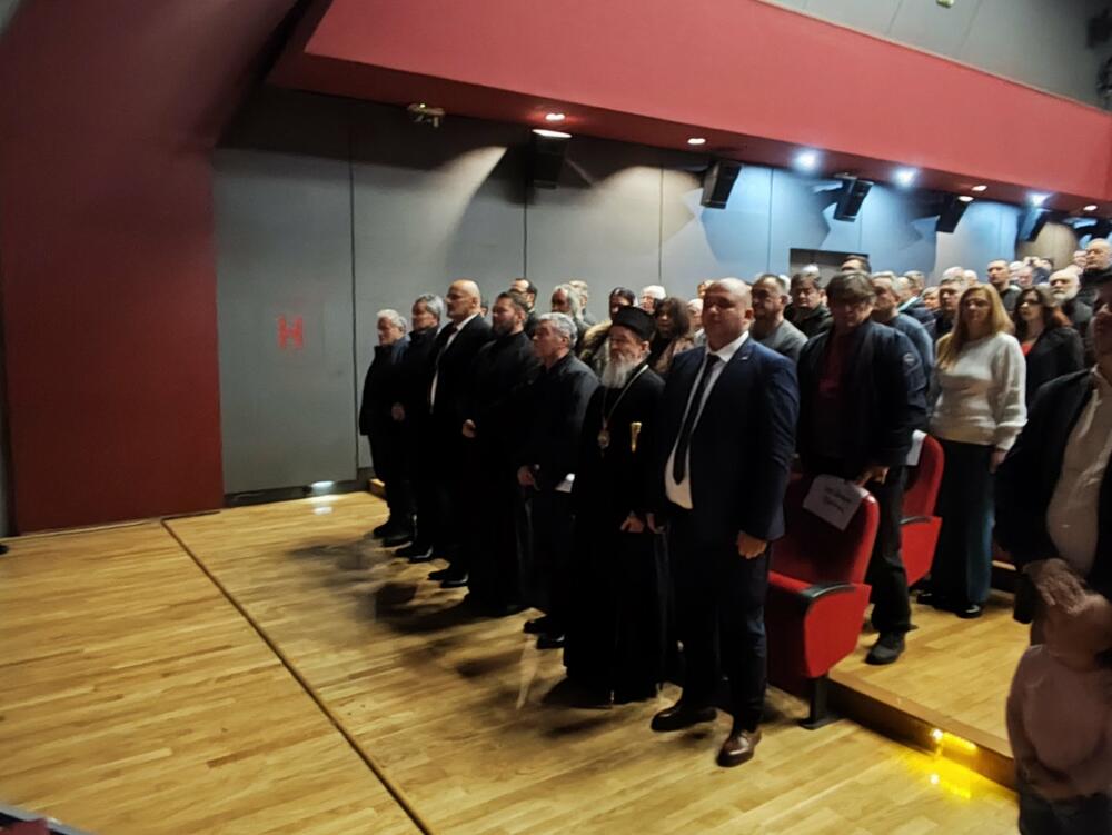 <p>Predsjednik Opštine Pljevlja Dario Vraneš, govor je okončao riječima: "Neka bude Amin. Bože daj. Dogodine u Prizrenu"</p>  <p>Iako je bio najavljen, svečanosti nije prisustvovao član Srpske akademije nauka i umjetnosti (SANU), akademik Matija Bećković. Njegovo pismo pročitao je voditelj programa Dragan Alorić</p>  <p>Skup je blagoslovio vladika Mileševske eparhije Atanasije </p>  <p>Svečanost je počela izvođenjem himni "Onamo, namo" i "Bože pravde"</p>