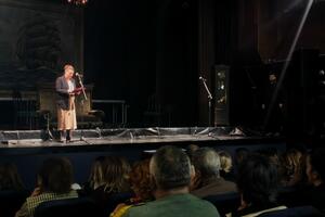 Stojeće ovacije za "Ćelavu pjevačicu", a zvižduci tokom govora na...