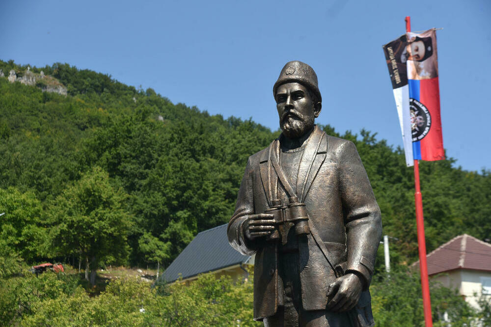 Gdje kriju Đurišića: spomenik četničkom komandantu, Foto: Boris Pejović