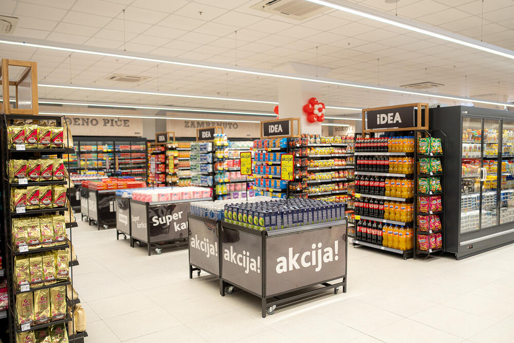 <p>Ako tražite prodavnicu u kojoj možete pronaći sve što vam treba, imamo sjajnu IDE(j)U! Na lokaciji Kava bb, u sklopu autobuske stanice, otvorena je renovirana IDEA sa prostranih 800 m² prodajnog prostora i asortimanom koji će zadovoljiti i najistančanije ukuse.</p>