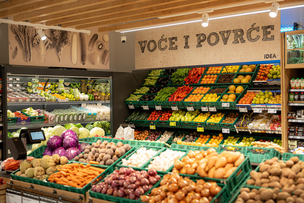 <p>Ako tražite prodavnicu u kojoj možete pronaći sve što vam treba, imamo sjajnu IDE(j)U! Na lokaciji Kava bb, u sklopu autobuske stanice, otvorena je renovirana IDEA sa prostranih 800 m² prodajnog prostora i asortimanom koji će zadovoljiti i najistančanije ukuse.</p>