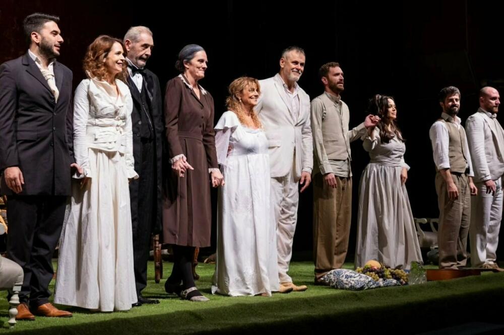 Ansambl &ldquo;Filomene Marturano&rdquo; pred publikom, Foto: Đorđe Cmiljanić