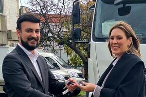 Jovanović uručio ključeve nove mehanizacije za budvansko Komunalno...