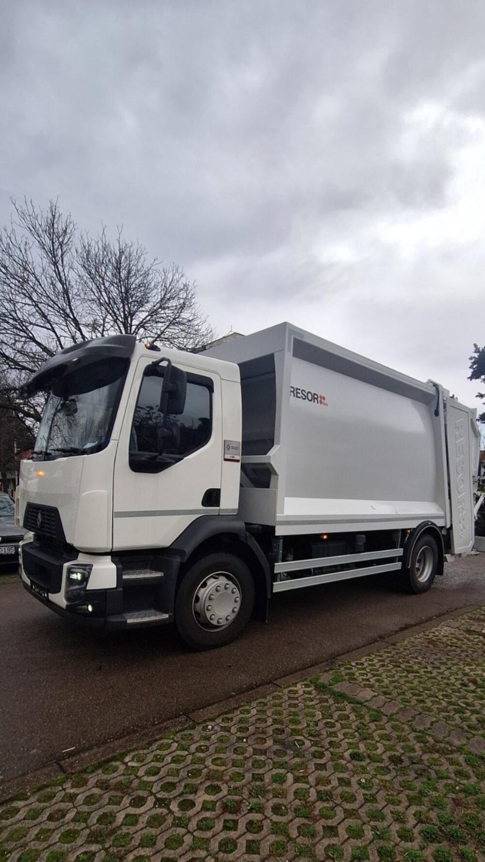 <p>Jovićević je kazala da će nova mehanizacija biti odmah stavljena u funkciju</p>