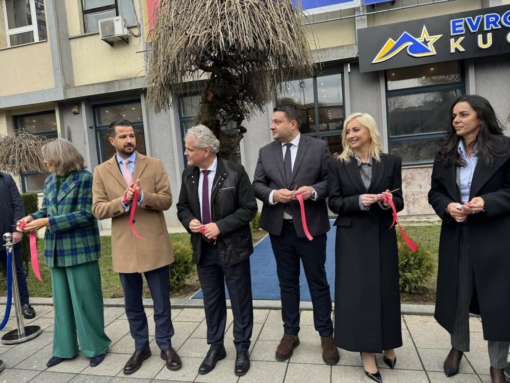 <p>"Poslije Podgorice i Bara, presrećan sam što otvaramo još jednu, možda najbitniju Evropsku kuću - ovdje u Bijelom Polju", kazao je ambasador EU</p>