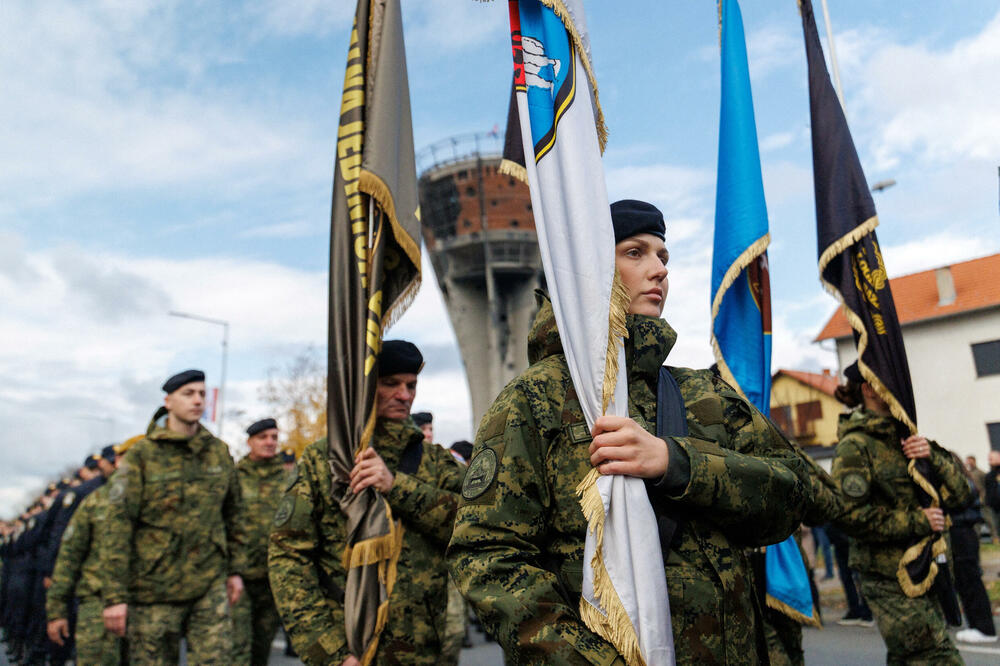 Vojnici marširaju u komemorativnoj povorci na ceremoniji povodom 34. godišnjice pada Vukovara, Foto: REUTERS